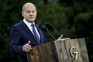 Германският канцлер Олаф Шолц каза че западните санкции срещу Русия