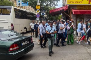 Протестиращи срещу коалиционното правителство на Кирил Петков пристигнаха в София