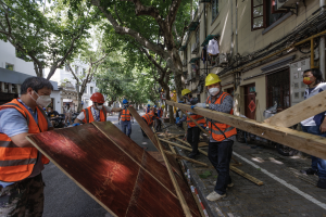 Шанхай След повече от два месеца локдаун днес Шанхай отново