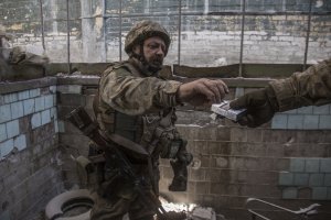 Украинските сили започнаха изтегляне от Северодонецк последния голям бастион