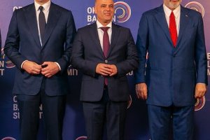 Вучич се чуди дали има смисъл да преговаря с ЕС