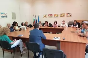 Директори канят родители да помагат в яслите в София