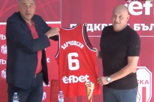 След 13 години в долните дивизии и развиване на предимно