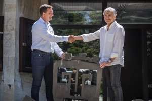 Символична първа копка даде старт на спорния ремонт на сградата на