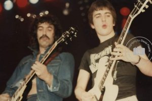 На 80 годишна възраст си отиде китаристът композитор и един от