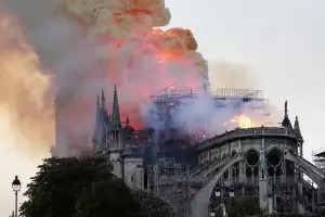 Отварят за посетители парижката катедрала „Нотр Дам“ през 2024-та

