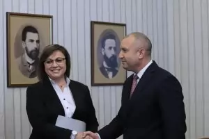 Радев играе за служебен кабинет