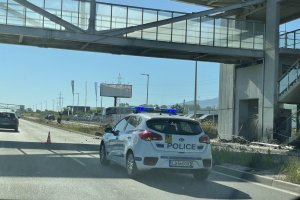 Шофьор с луксозен автомобил е ударил два камиона и пешеходец