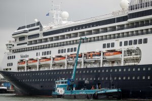 Нидерландия планира да настанява пристигащите в страната бежанци на круизни