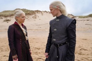 Изпълнителният продуцент Райън Кондал и писателят Джордж Р Р Мартин