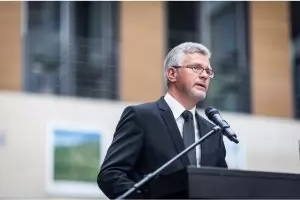 Зеленски уволни петима посланици