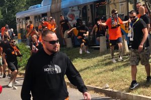 Масов бой между футболни запалянковци се разрази в центъра на