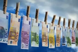 Еврото се срина до 20-годишно дъно