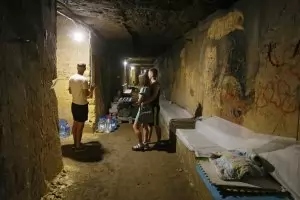 Ракетен удар по жилищна сграда в Одеса взе поне 18 жертви