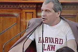 Почти единодушно депутатите гласуваха начело на Комисията за водно и