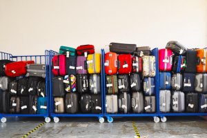 Германците да сменят черните куфари с нещо в по ярки цветове