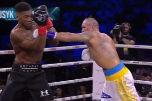 Александър Усик запази световните си титли в кат тежка на