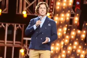 Максим Галкин излезе на сцената в цветовете на Украйна