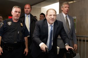 Изпадналият в немилост бивш холивудски продуцент Харви Уайнстийн получи правото