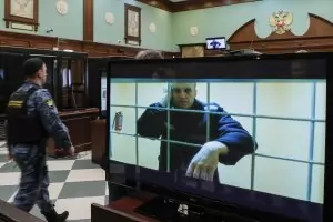 Навални е прехвърлен в още по-строг карцер без право на свиждане