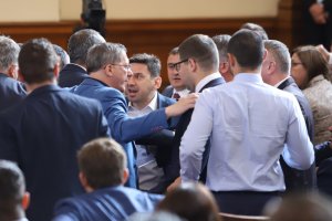 Надеждите за промяна в българската политика не избуяха с появата