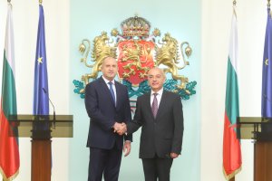 Почти по едно и също време президентът Румен Радев и