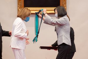 Китай стартира мащабни учения с бойни стрелби около Тайван Използвайки