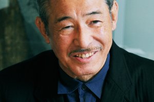 Японският моден дизайнер Исей Мияке чиято световна кариера продължи повече от