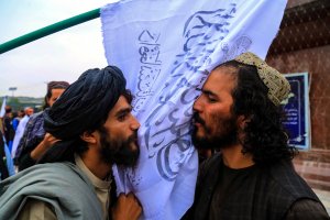 Талибаните отбелязаха една година откакто превзеха афганистанската столица Кабул Това