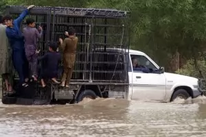 900 жертви и милиони засегнати след наводненията в Пакистан
