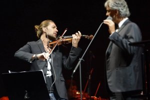 Дейвид Гарет записа Аве Мария с Андреа Бочели Песента e