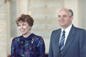 Другарят генерален секретар баща на титанична перестройка освободи от тежкия товар