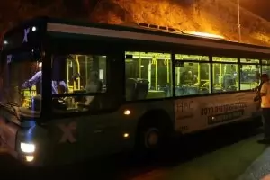 Неизвестен откри огън по автобус в Ерусалим
