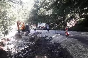 АПИ се разбърза с търговете за ремонта на 111 км шосета в Родопите