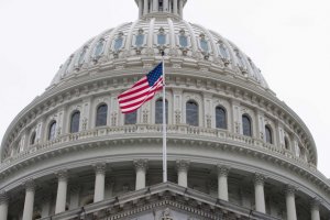 Сенатът прие многомилиардния проект на Байдън за климата и здравето