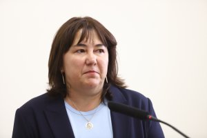 Служебният финансов министър Росица Велкова се опита да охлади намеренията