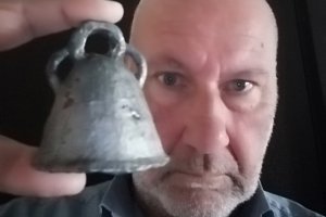 Камбана от качествен бронз с дебел пласт посребряване беше намерена