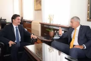 Адвокатите искат да участват в повечето имотни сделки