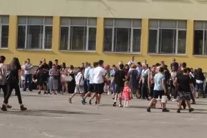 Бомбени заплахи евакуираха училища в няколко области