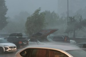 Свиреп ураган сполетя Южното Черноморие днес следобед Десет яхти бяха отнесени