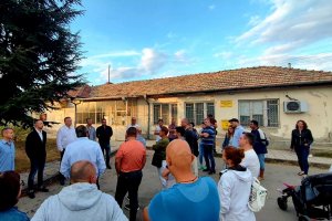 Колкото и виртуален да е напоследък животът без реални хора