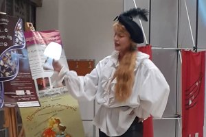 Актрисата Милена Червенкова – основател и директор на първия след