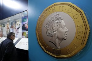 Смъртта на британската кралица Елизабет Втора провокира колекционерите към търсене