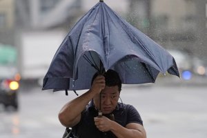 На около два милиона души в югозападна Япония е наредено