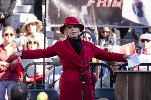 Холивудската легенда Джейн Фонда обяви в своя профил в Инстаграм