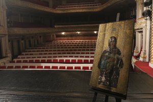 Бурята удави спектаклите „Когато гръм удари“ и „Одървеният“