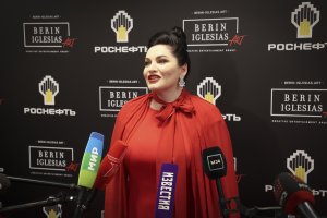 Жители и артисти от германския град Кьолн организираха протест срещу