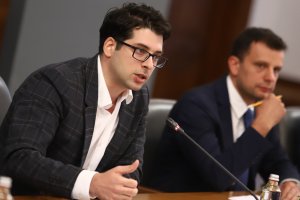 Служебният кабинет работи с нормален хоризонт от три месеца Поканени