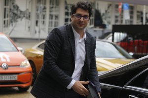 Въпреки критиките че се занимава с несвойствени дейности служебното правителство