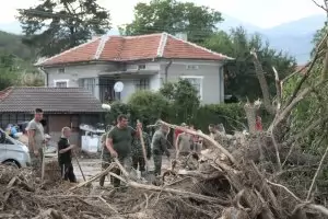 Безсънна нощ протича в Карловско край реките